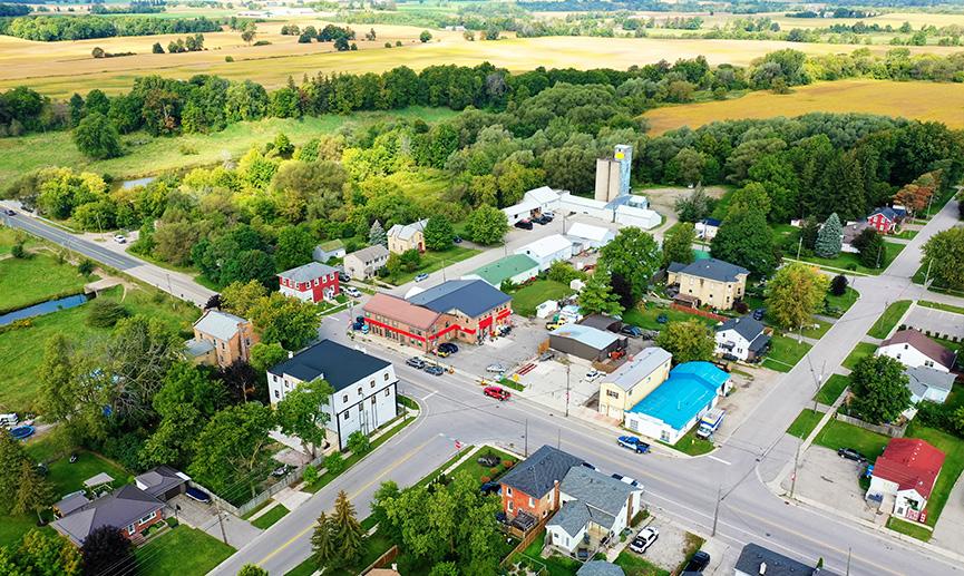 Vue aérienne de Plattsville, Ontario, Canada lors d’une journée ensoleillée