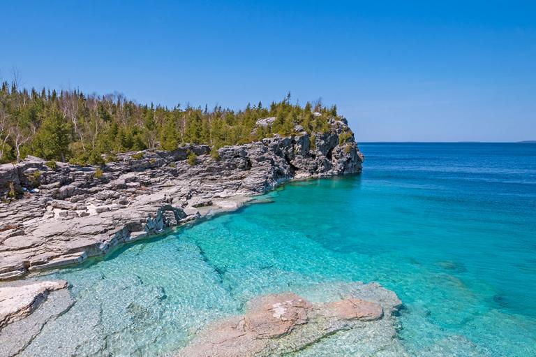 Une vue panoramique du bord de l'eau à la Péninsule Bruce.